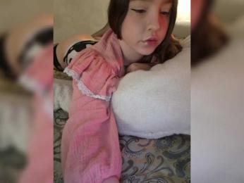 LittleDelora bongacams stream image