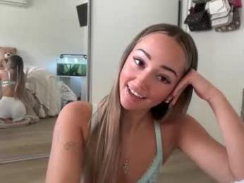 luvlivvyy chaturbate stream image