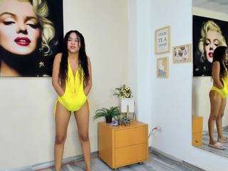 cloe-world1 camsoda stream image