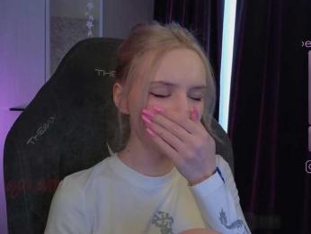 fymryn bongacams stream image