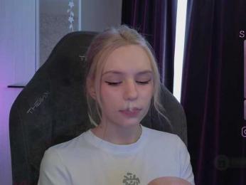 fymryn bongacams stream image
