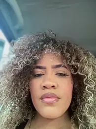 riri_brunnete stripchat stream image