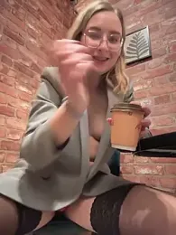 The_Snowwhitee stripchat stream image