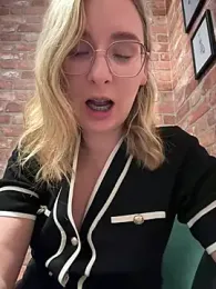 The_Snowwhitee stripchat stream image