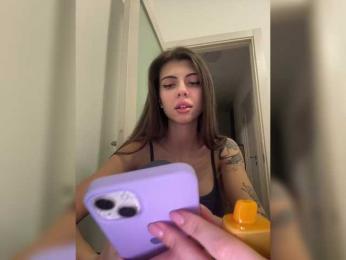 Roxysh bongacams stream image