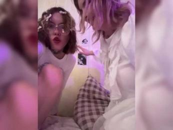 Molly-and-Ewa bongacams stream image