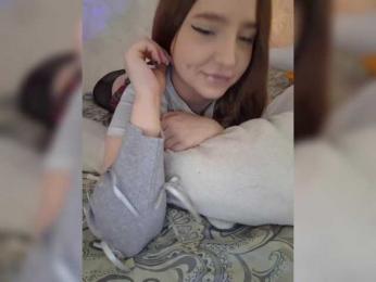 LittleDelora bongacams stream image