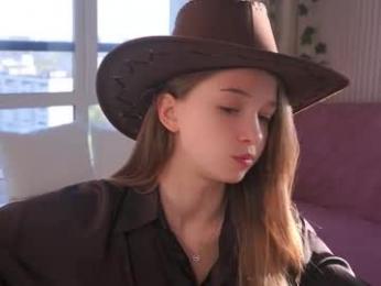 little_poetry chaturbate stream image