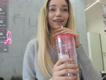 sassyt33n chaturbate stream image