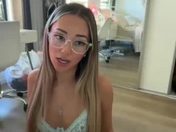 luvlivvyy chaturbate stream image