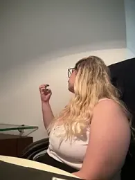 amooraaamoon stripchat stream image