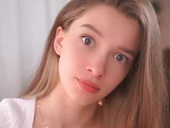 little_poetry chaturbate stream image