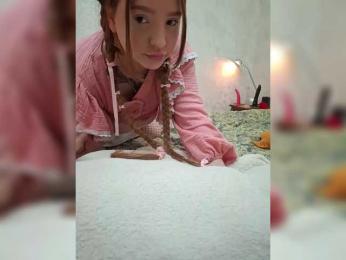 LittleDelora bongacams stream image