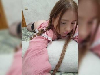 LittleDelora bongacams stream image