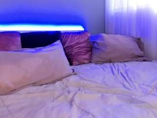 mollyybloom camsoda stream image