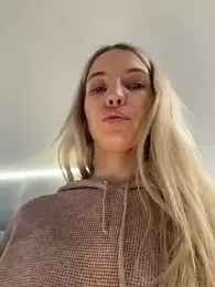 Adelina0001 stripchat stream image