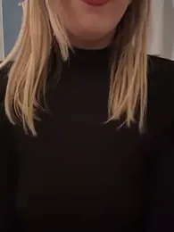 LaraBlond stripchat stream image