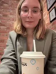 The_Snowwhitee stripchat stream image