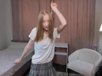 lynetcheckley chaturbate stream image, 04.05.2025 01:00