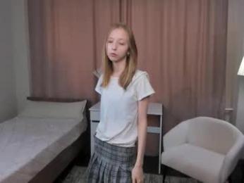 lynetcheckley chaturbate stream image, 04.05.2025 01:00