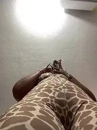 riri_brunnete stripchat stream image