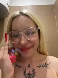 babydolll stripchat stream image