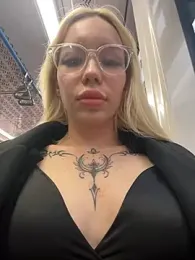 babydolll stripchat stream image