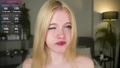 EdlaHewell stripchat stream image