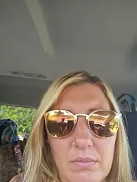 SheIsSomething stripchat stream image