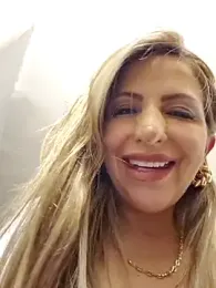 _Abril-Office1 stripchat stream image