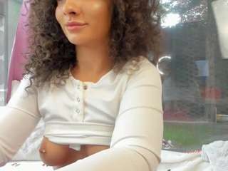 eva-teilor camsoda stream image