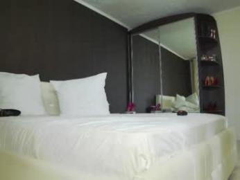 hefner_girl chaturbate stream image