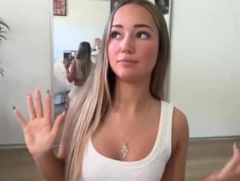 luvlivvyy chaturbate stream image