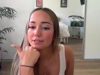 luvlivvyy chaturbate stream image