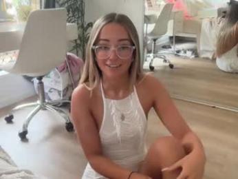 luvlivvyy chaturbate stream image