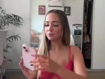 luvlivvyy chaturbate stream image