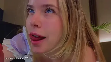 milly_shy stripchat stream image