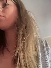 MommmyYummy stripchat stream image